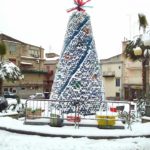 L'albero di Natale ecologico con le bottiglie a Baucina